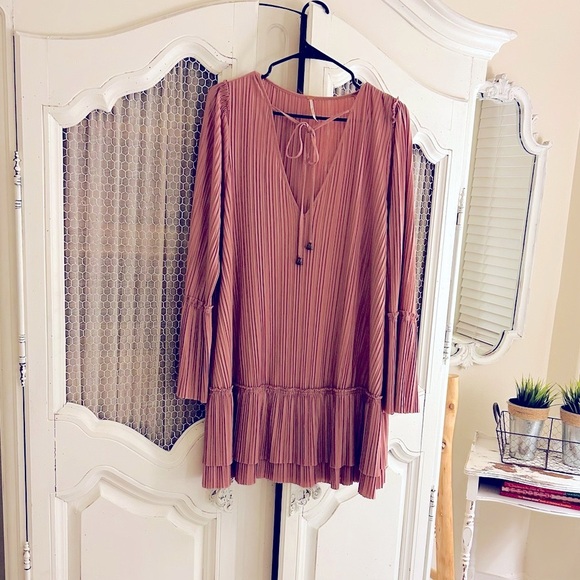 Free People Can’t Help It Midi Ruffle Pink dress Bell Sleeves SZ Med - Picture 1 of 7
